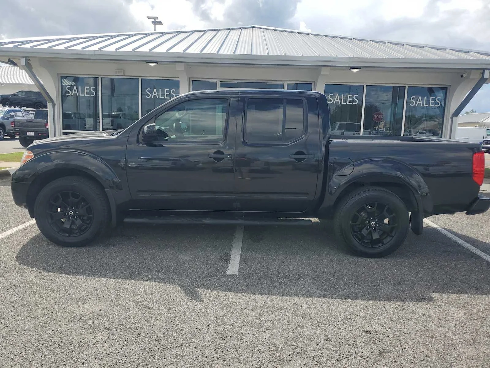 Used 2020  Nissan SV image 2