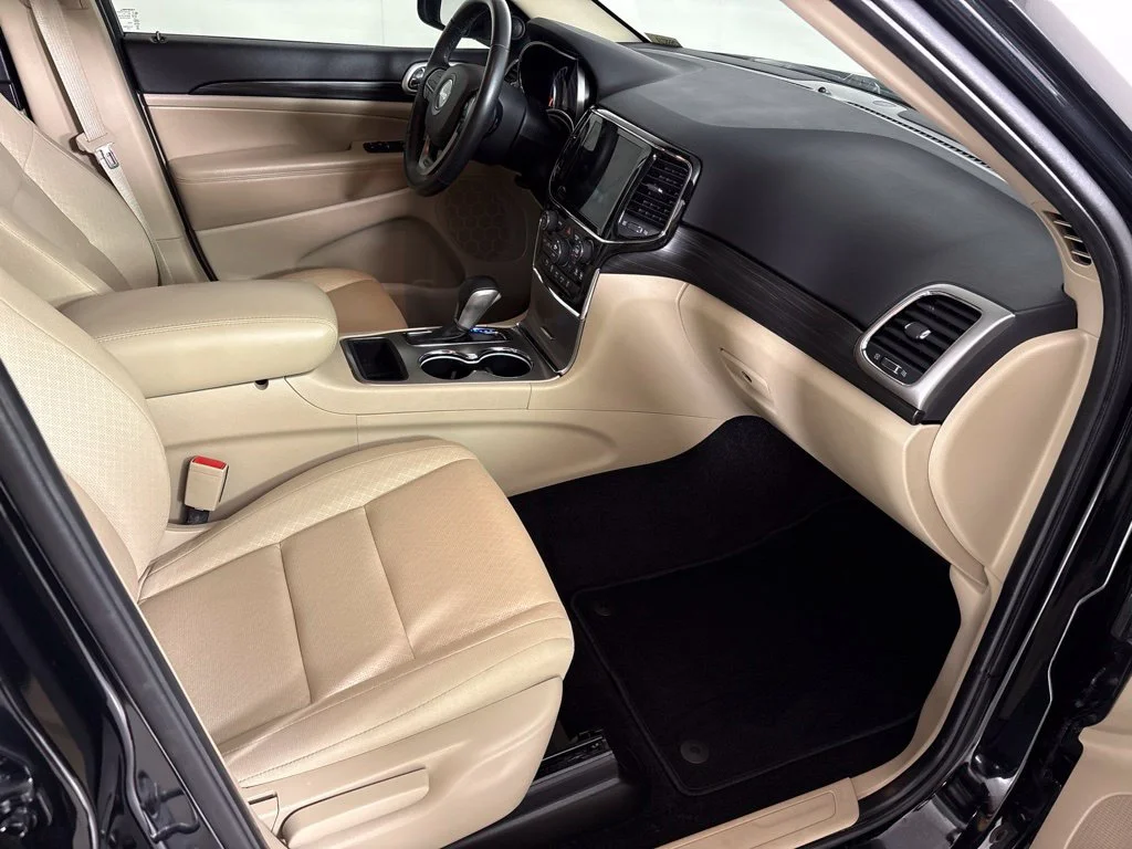 Used 2022 Black Jeep Laredo E image 17