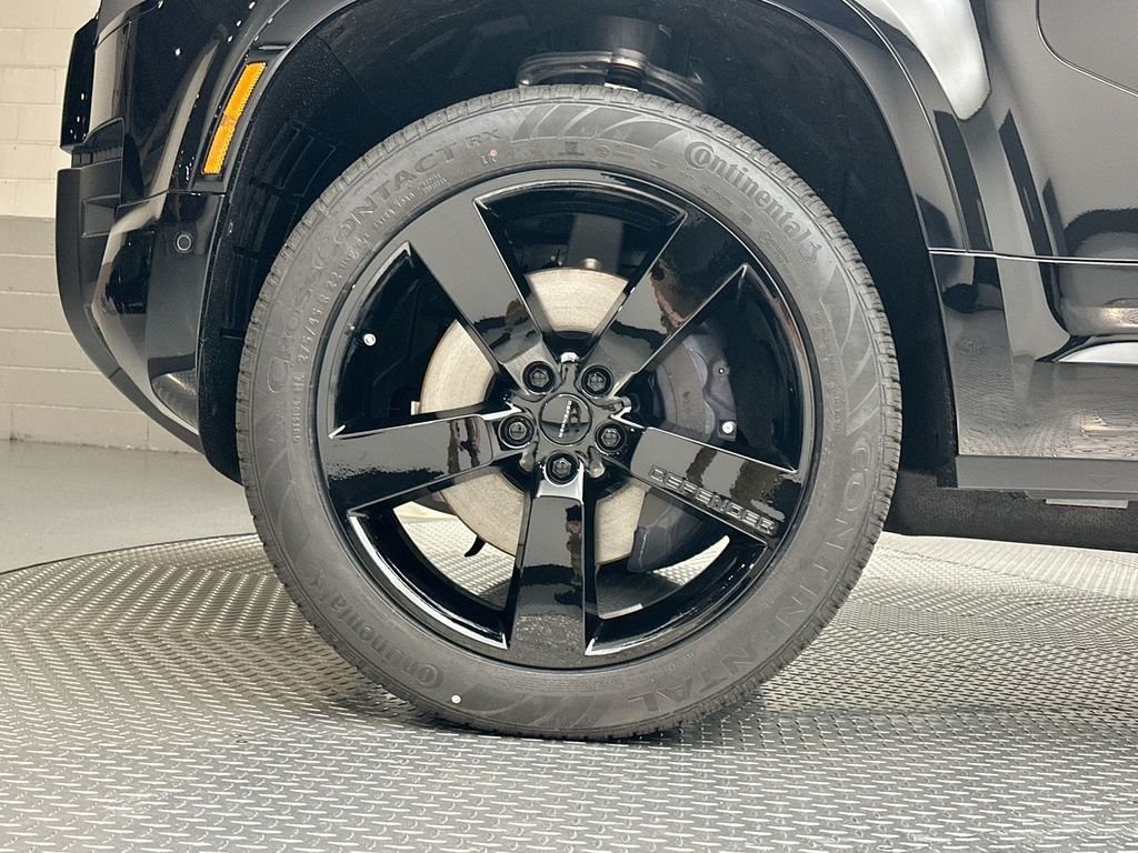 New 2026 Santorini Black Land Rover X-Dynamic SE image 5