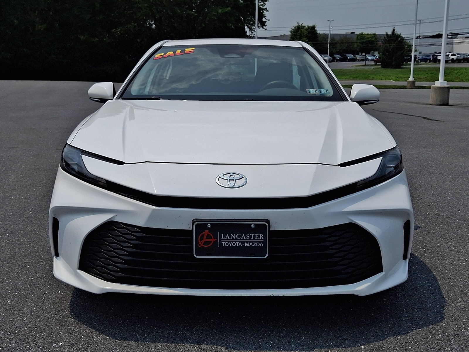 Used 2025 Wind Chill Pearl   089 Toyota LE image 2