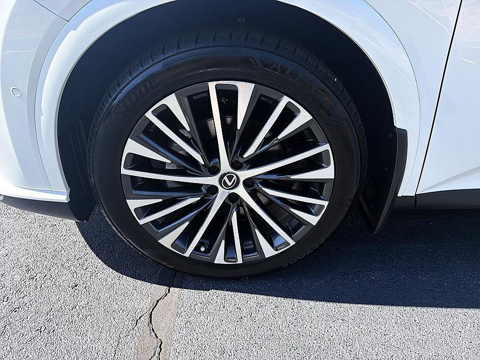 Used 2025 White Pearl Lexus RX 350h Premium Plus image 8