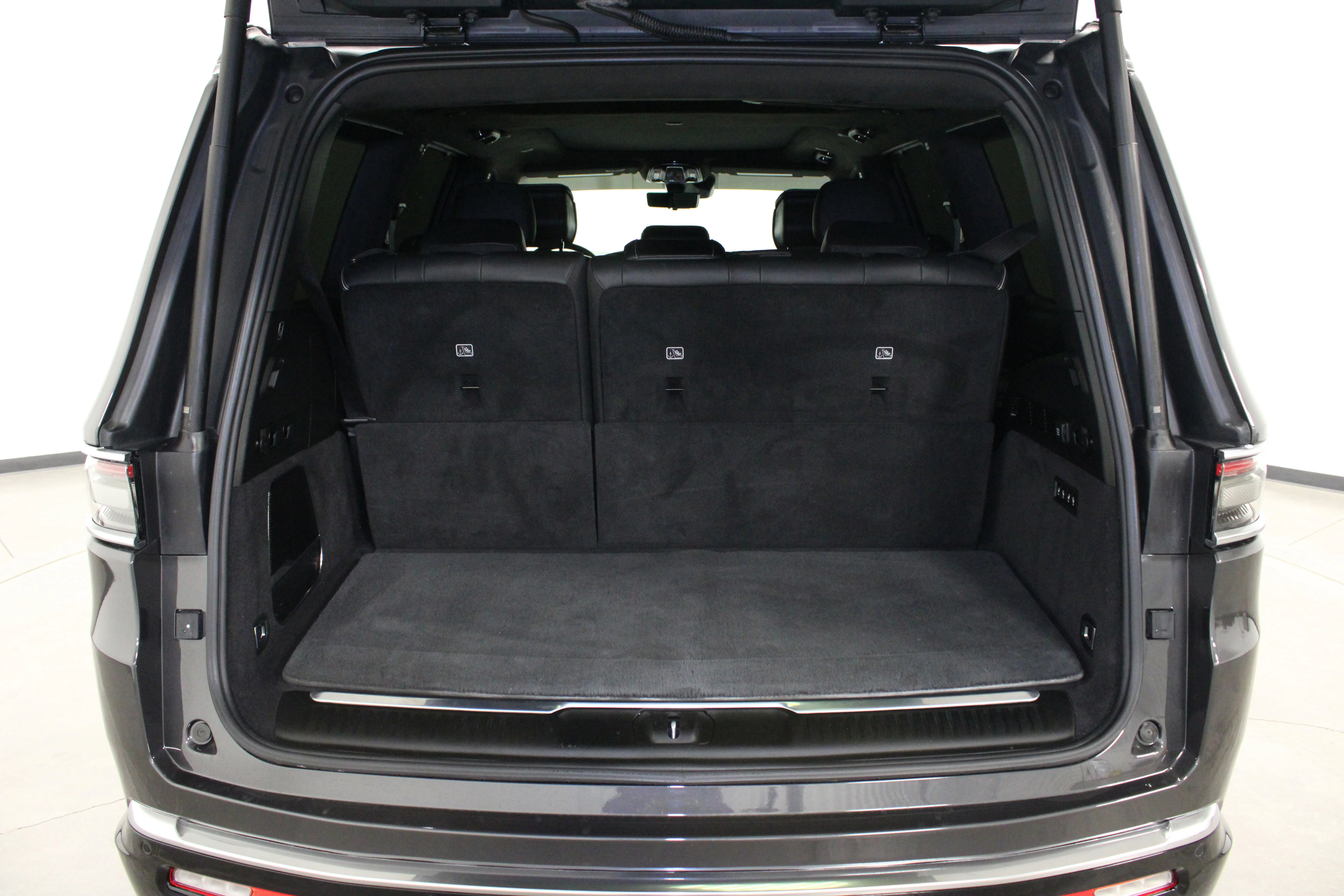 Used 2022 Baltic Gray Metallic Clearcoat Jeep Series II image 14