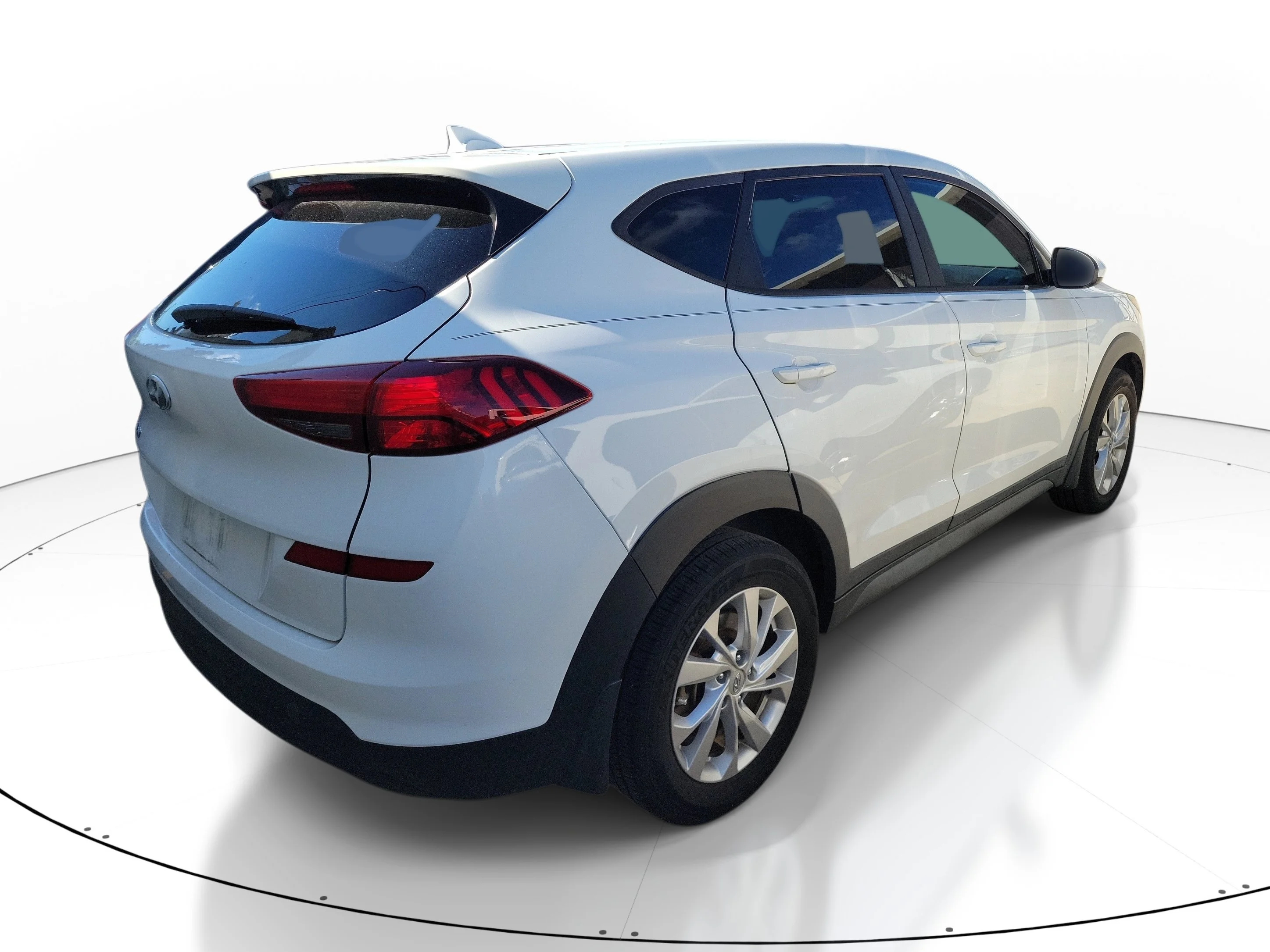 Used 2020 Winter White Hyundai SE image 9