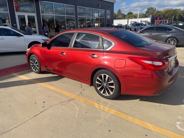 Used 2016 Red Nissan 2.5 SV image 2