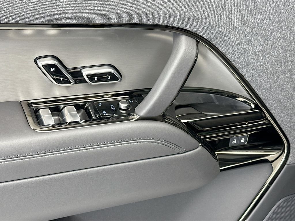 New 2026 Santorini Black LAND ROVER SE image 23