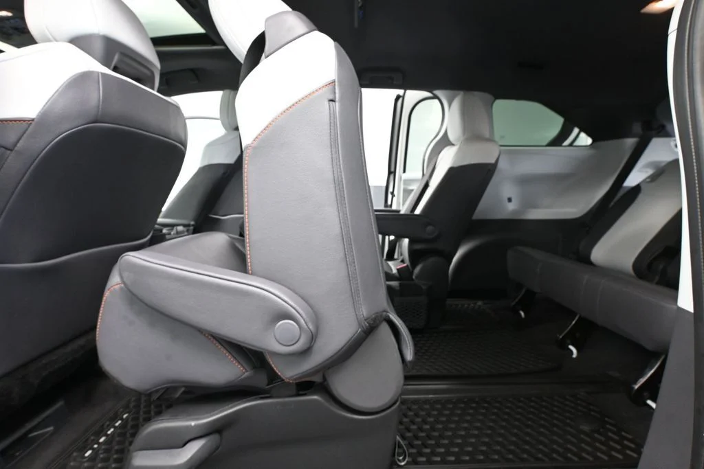 2024 Toyota Sienna XSE - Photo 39