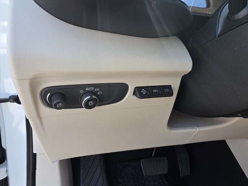 Used 2023 White Frost BUICK AWD 4DR AVENIR image 31