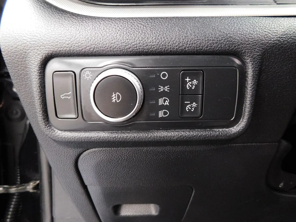 Used 2020 Agate Black Metallic Ford XLT image 18