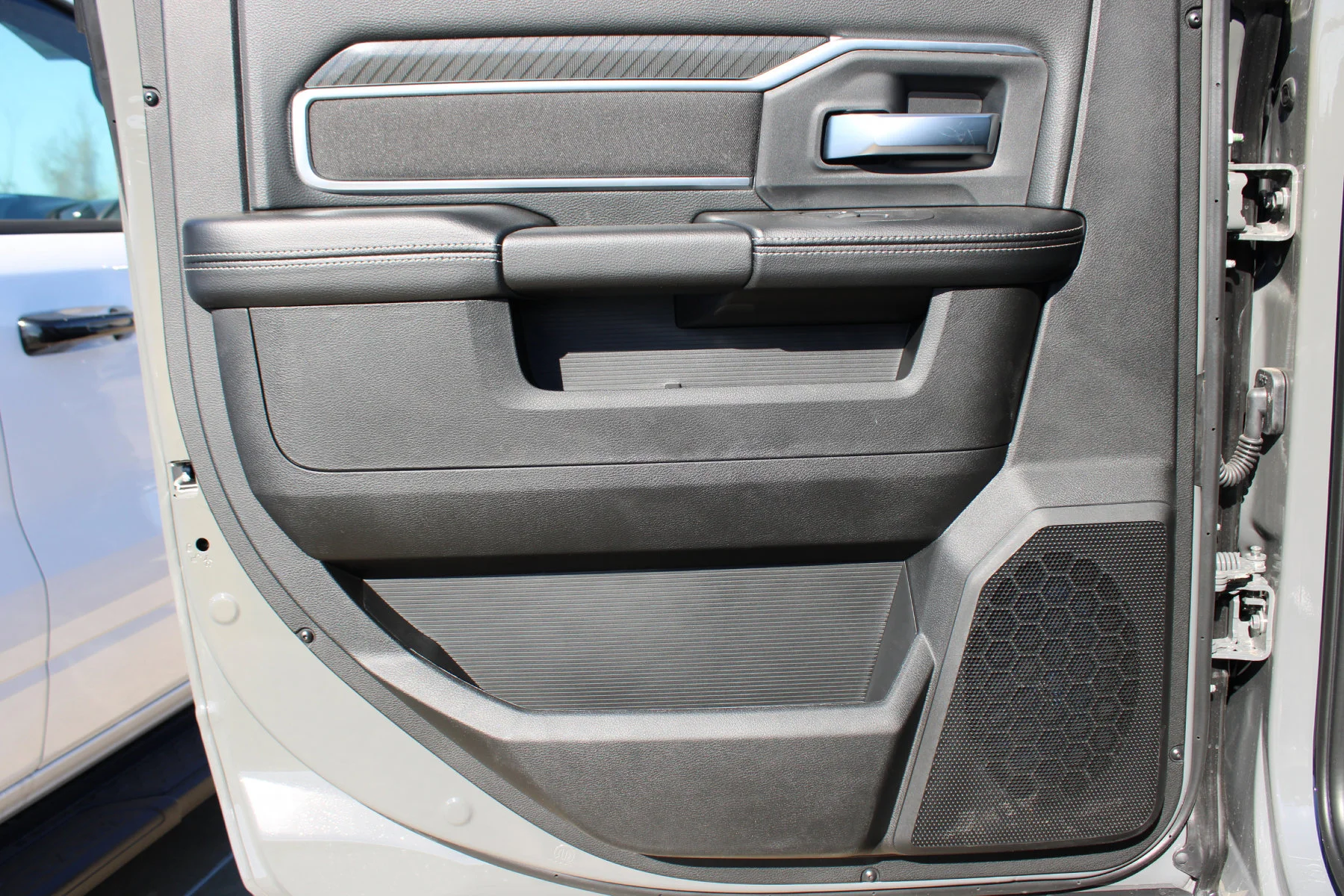 New 2026 Ceramic Gray Clear-Coat Exterior Paint RAM BIG HORN CREW CAB 4X4 image 17