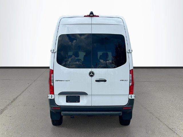 New 2026 Arctic+White Mercedes-Benz Crew 144 WB image 6