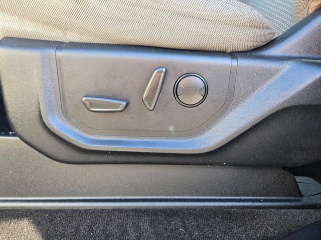 Used 2019 Black Ford XLT image 12