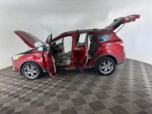 Used 2013 Red Ford SE image 9