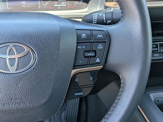 Used 2023 White Toyota XLE image 19