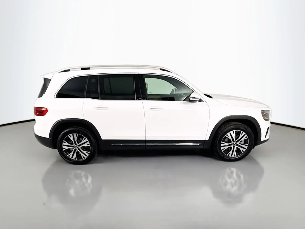 Certified Used 2025 Polar White Mercedes-Benz GLB 250 image 4