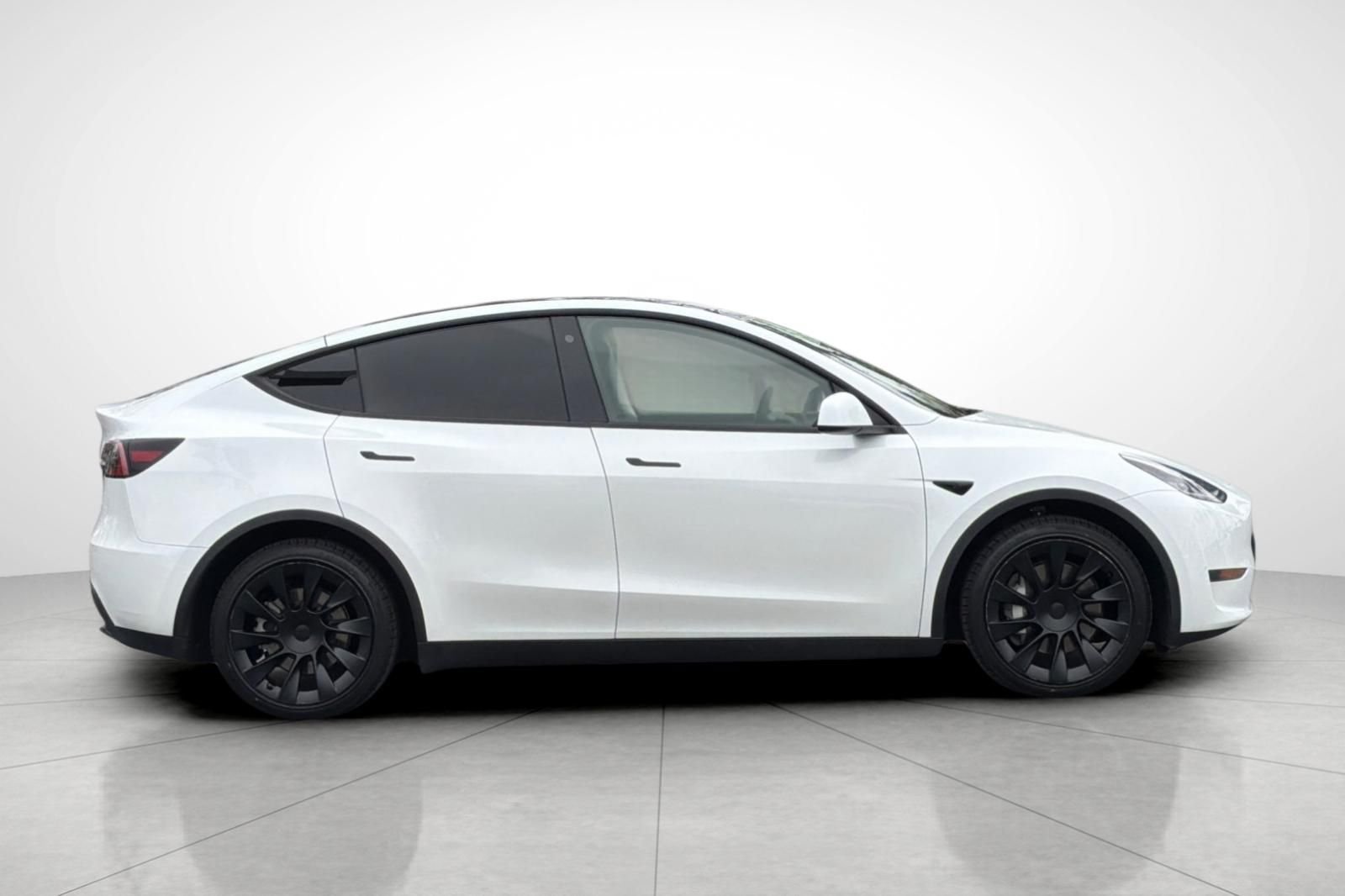 Used 2023 White Tesla Long Range image 22