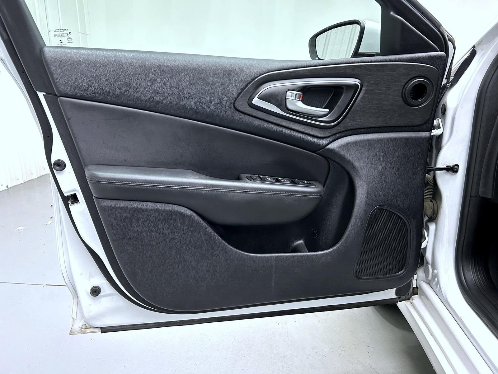 Used 2016 White Chrysler Limited image 9