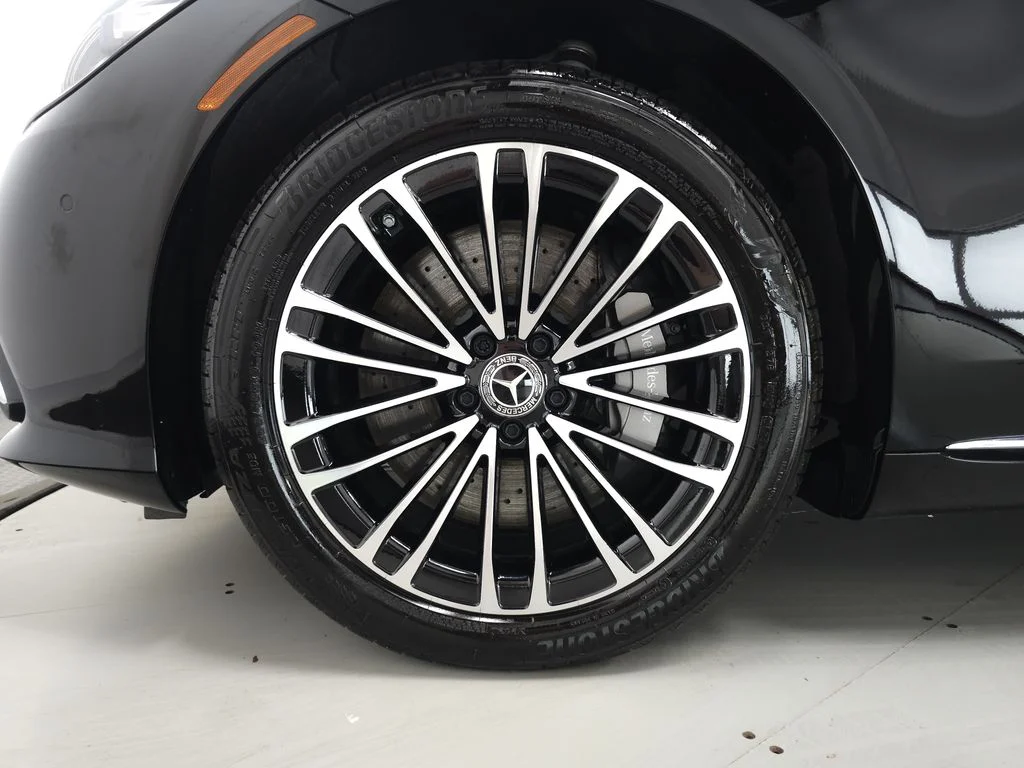 Used 2024 Black Mercedes-Benz S 580e image 39