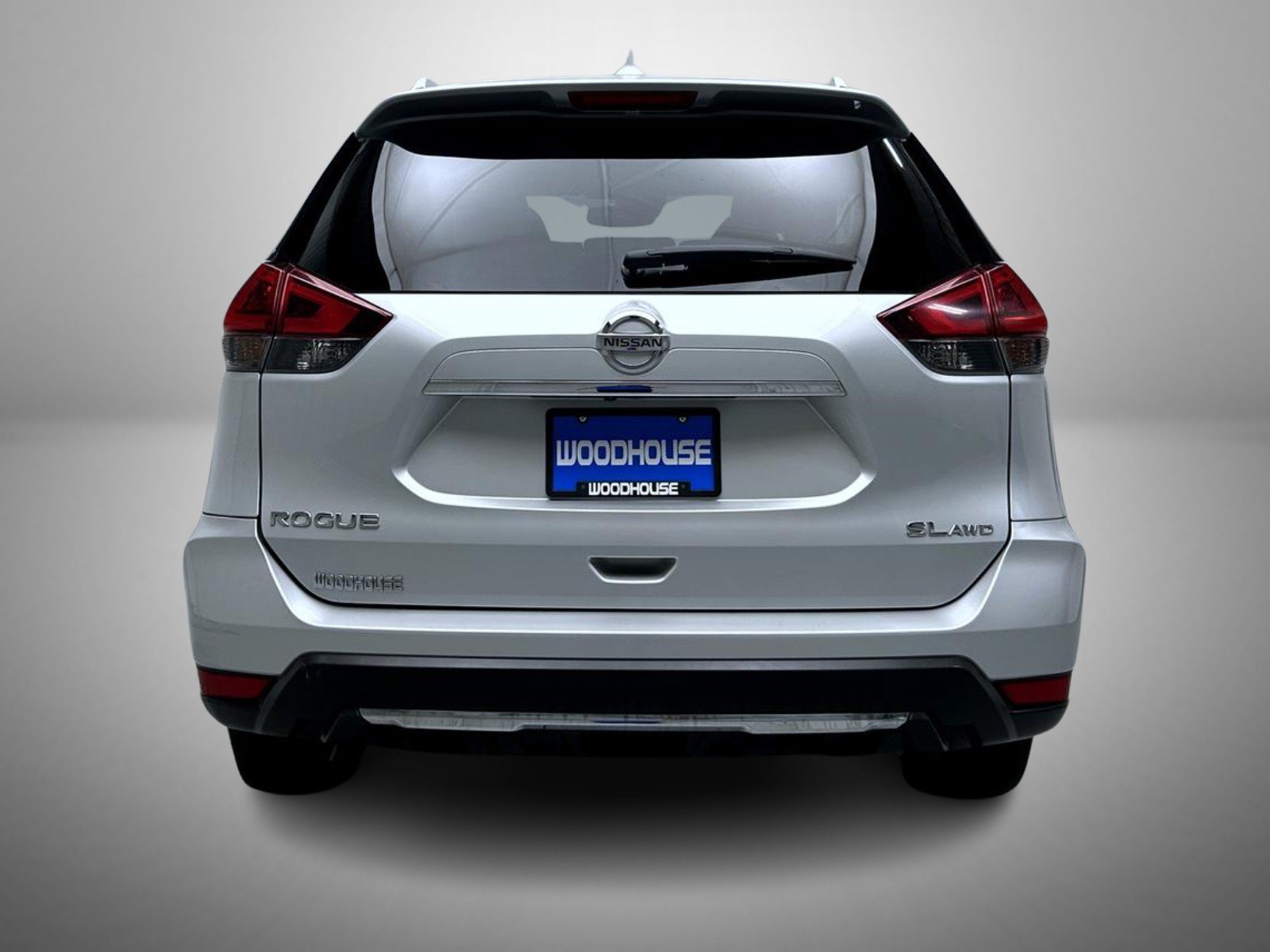 Used 2018 Brilliant Silver Nissan SL image 6