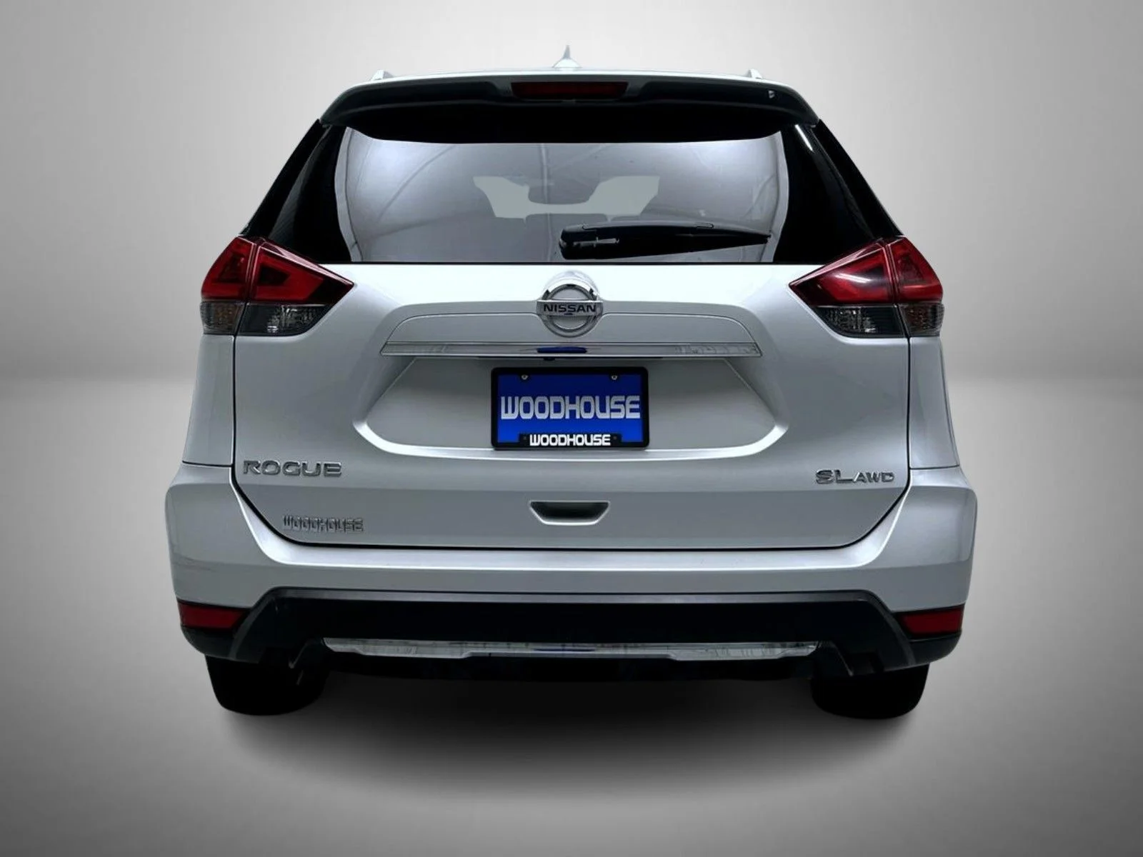 Used 2018 Silver Nissan SL image 6