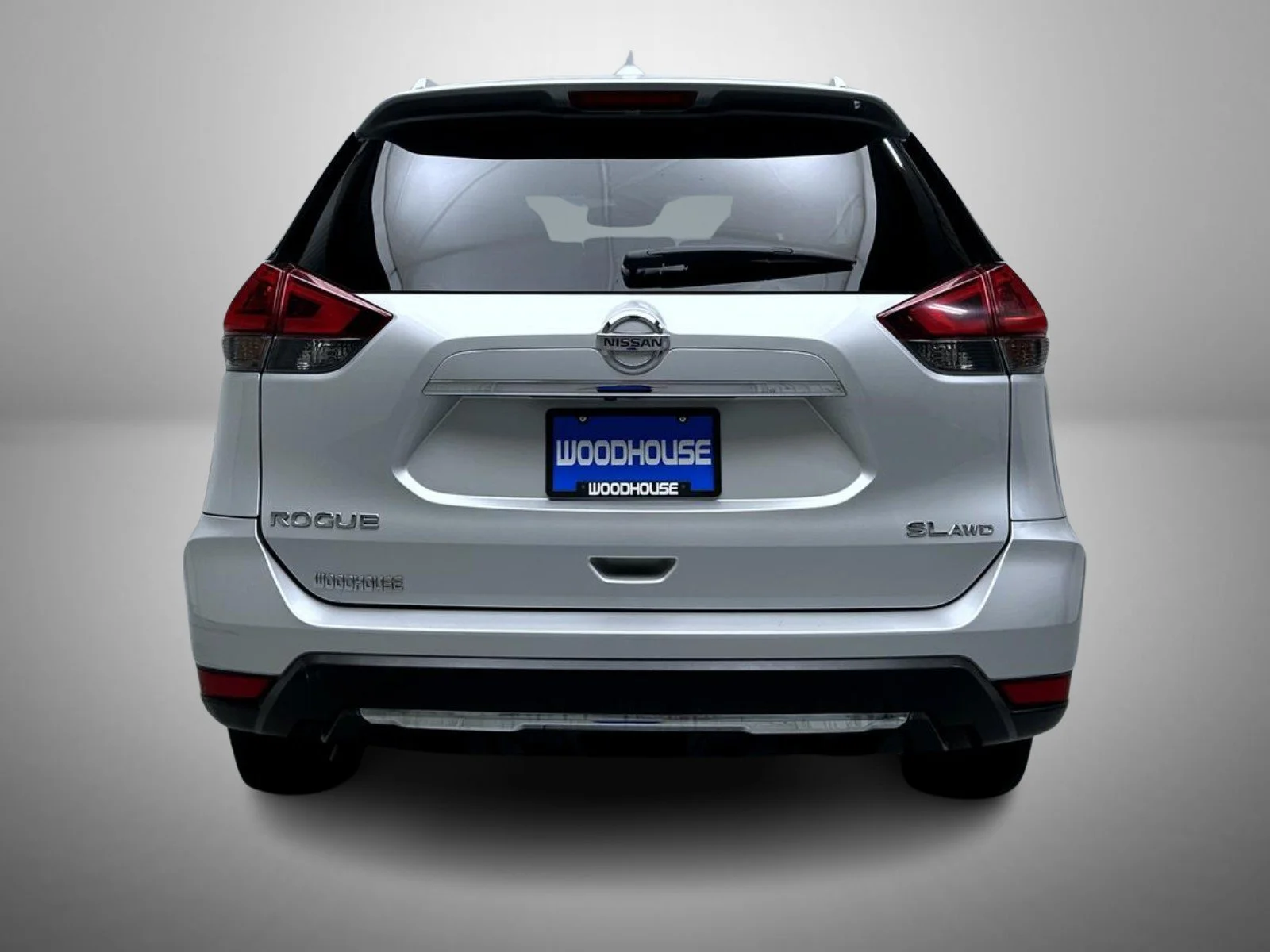 Used 2018 Silver Nissan SL image 6