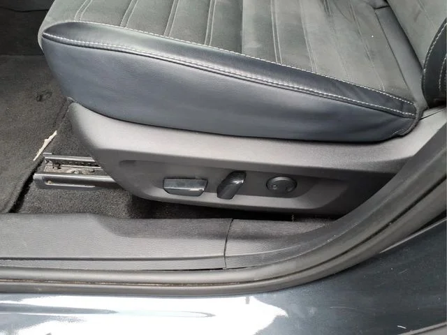 Used 2024 Black Mitsubishi SE image 21