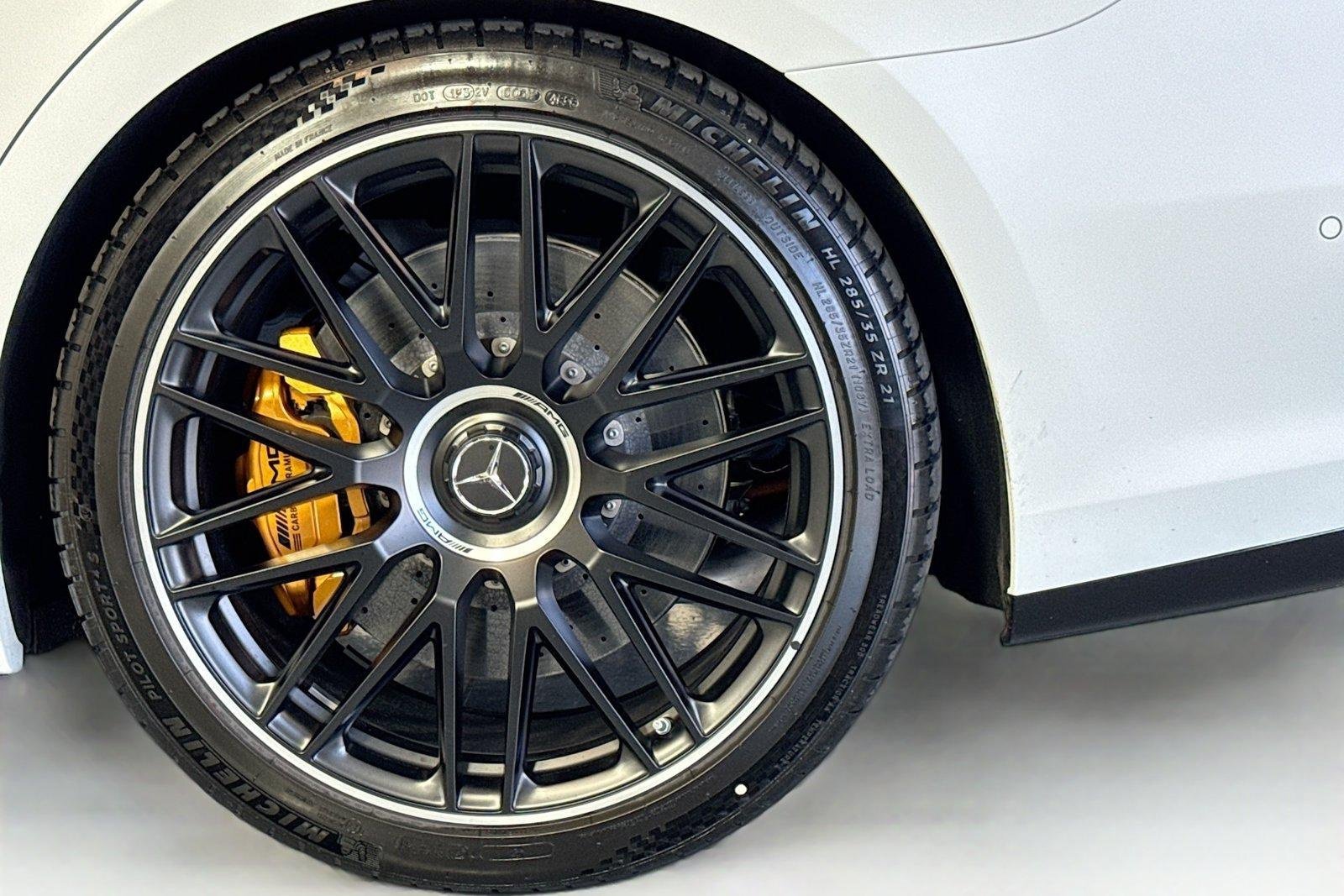 New 2026 Manufaktur Moonlight White Magno Mercedes-Benz AMG® S 63 E image 28