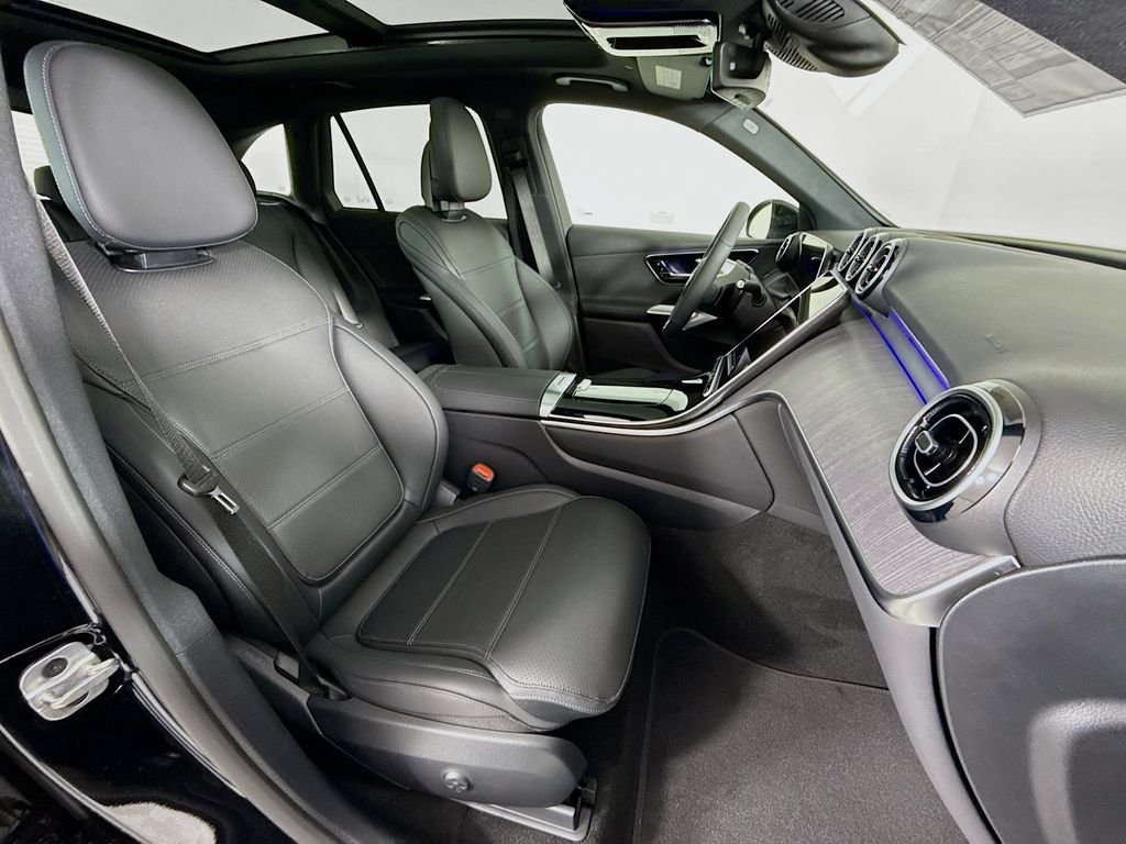 Used 2026 Black Mercedes-Benz GLC 300 image 29