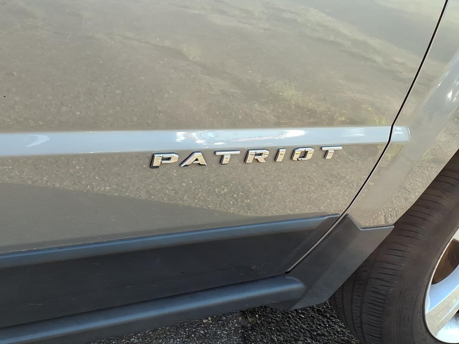 Used 2016 Billet Silver Metallic Clearcoat Jeep Sport image 7