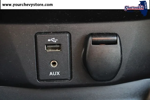 Used 2015 Black Nissan SL image 31