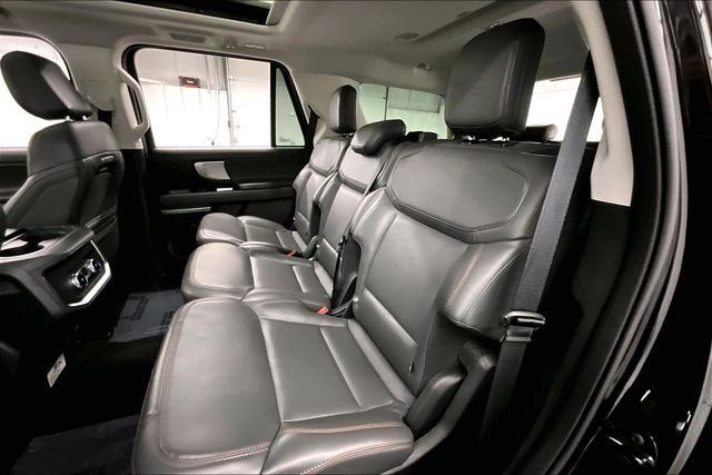 Used 2025 Agate Black Metallic Ford Active image 26