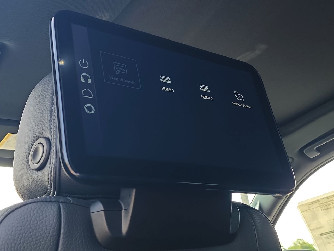 2026 GMC Yukon Denali - Photo 26