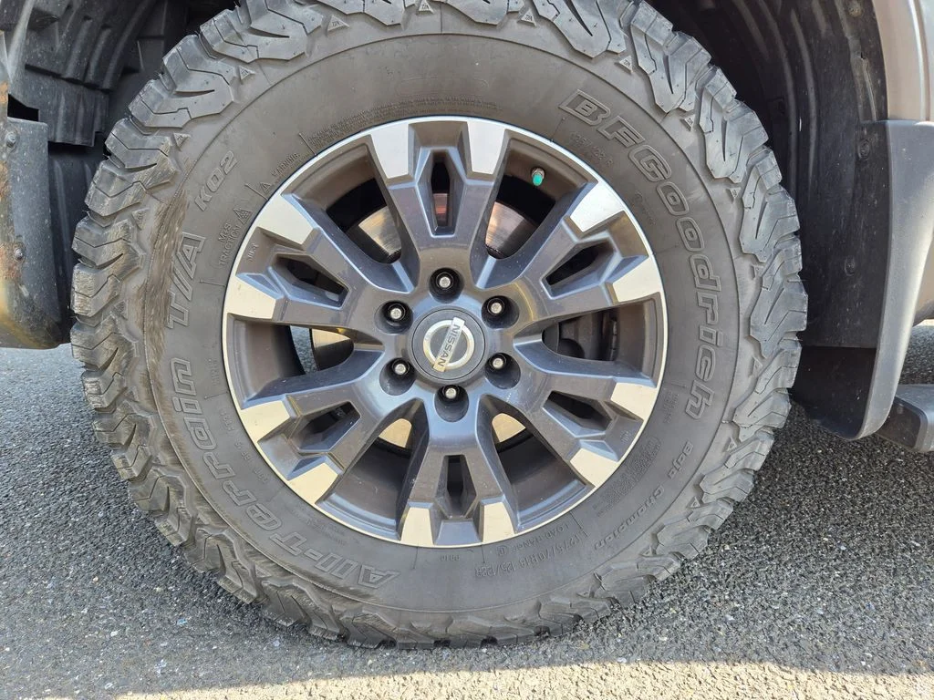 Used 2017 Silver Nissan PRO-4X image 9