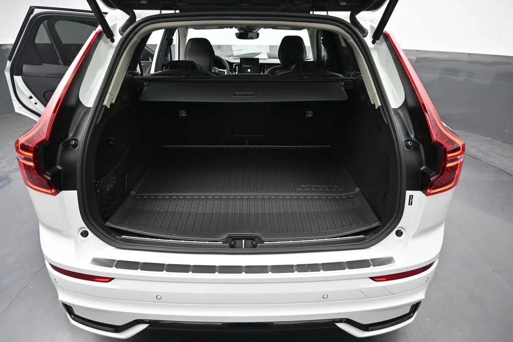 New 2027 Crystal White Volvo T8 Ultra image 14