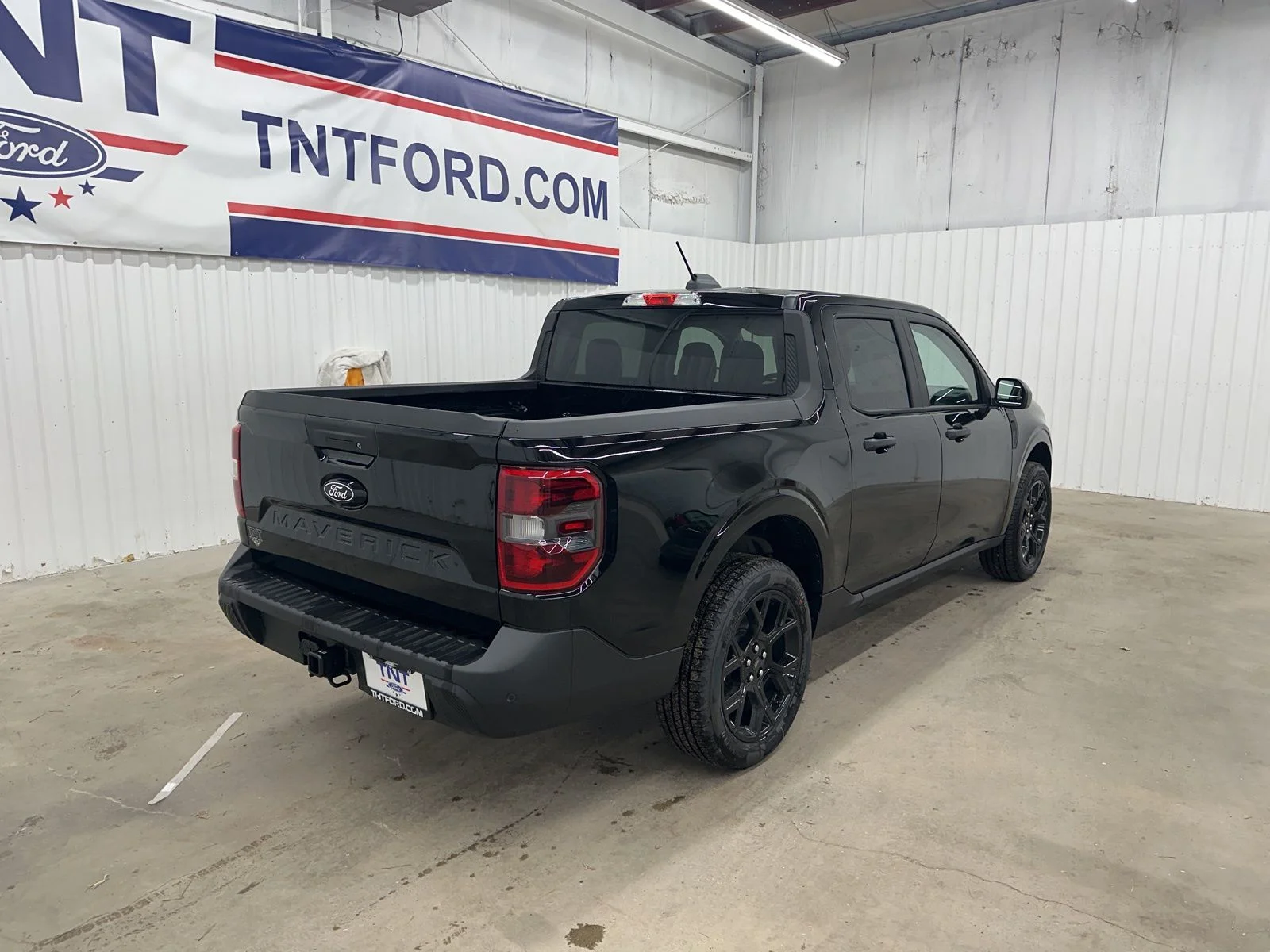 New 2025 Shadow Black Ford XLT image 8