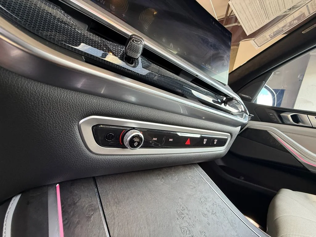 Used 2024 Black BMW xDrive40i image 23