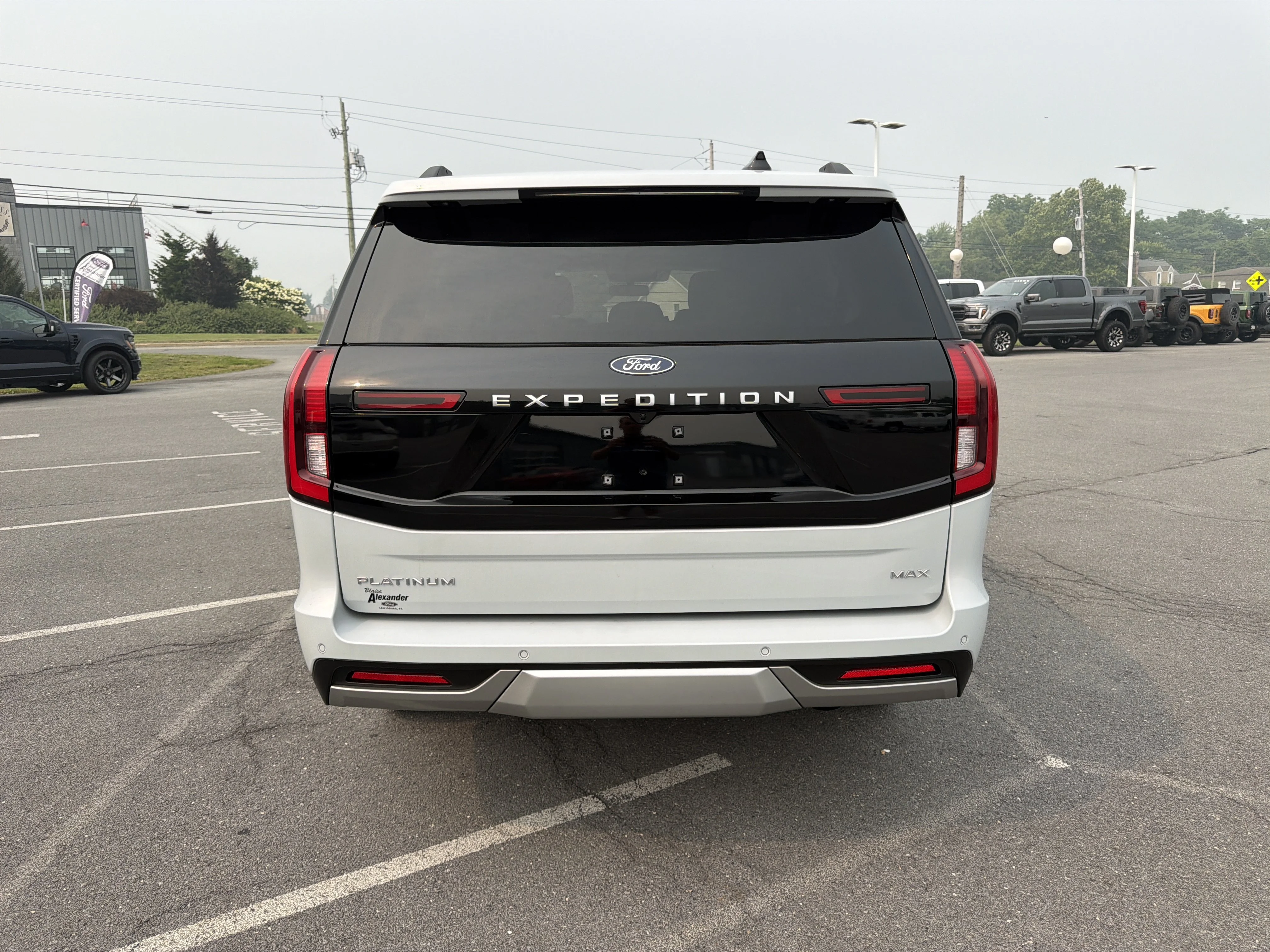 Used 2025 Silver Metallic Ford Platinum image 4