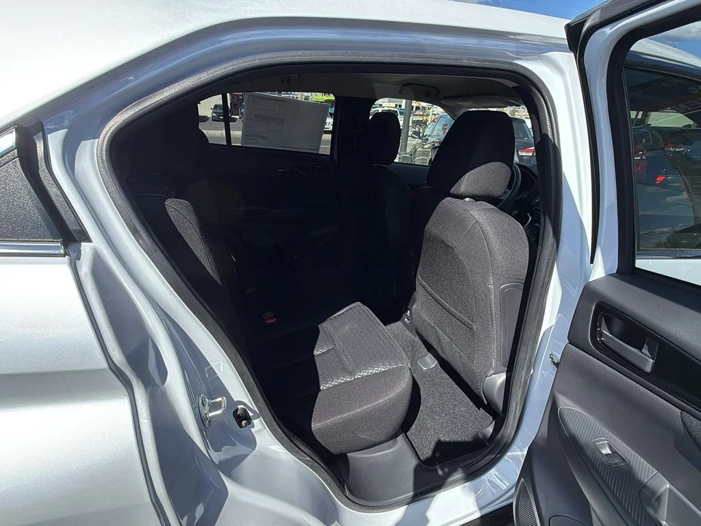 New 2026 White Diamond Mitsubishi ES image 24