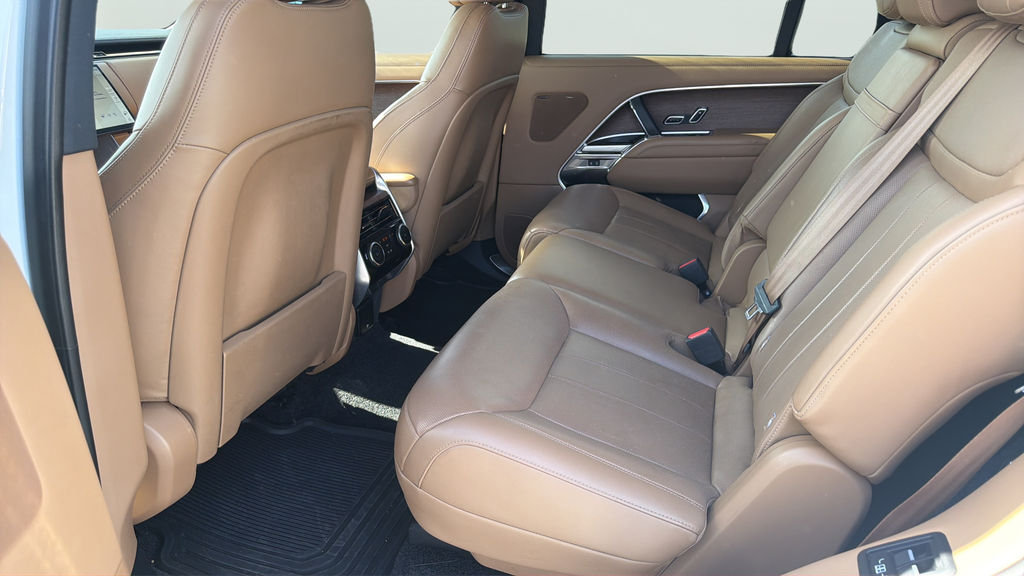 Used 2025 White Land Rover SE image 18