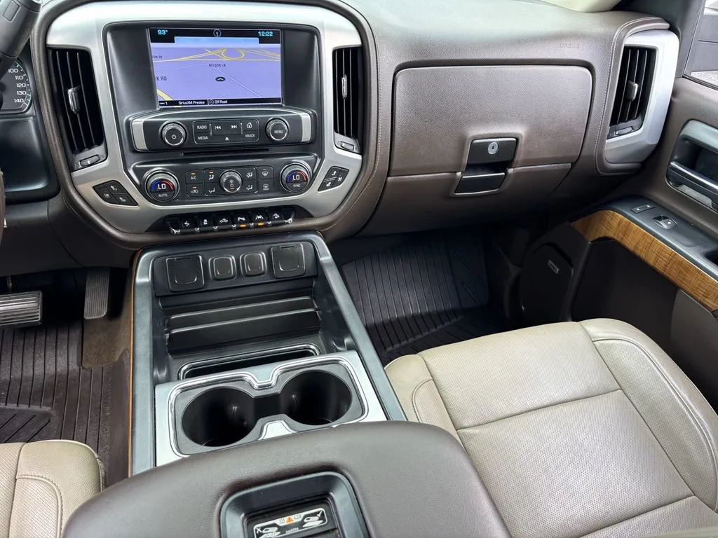 Used 2017 WHITE FROST TRICOAT GMC SLT image 35