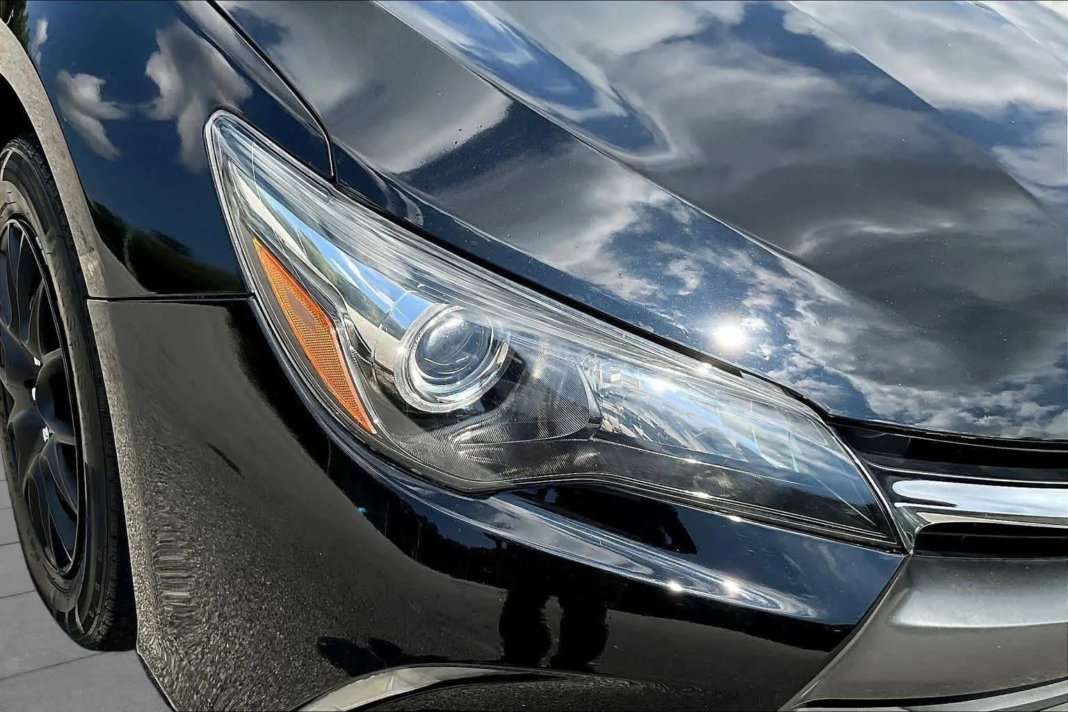 Used 2015 Attitude Black Toyota LE image 27