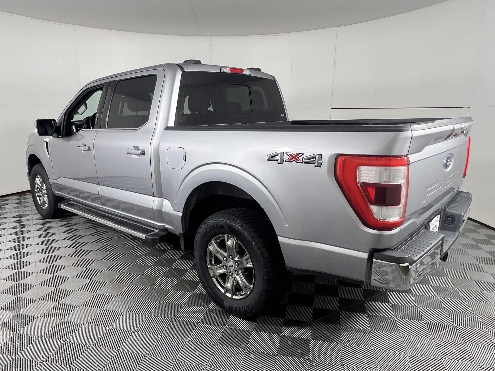 Used 2022 Iconic Silver Ford LARIAT image 8