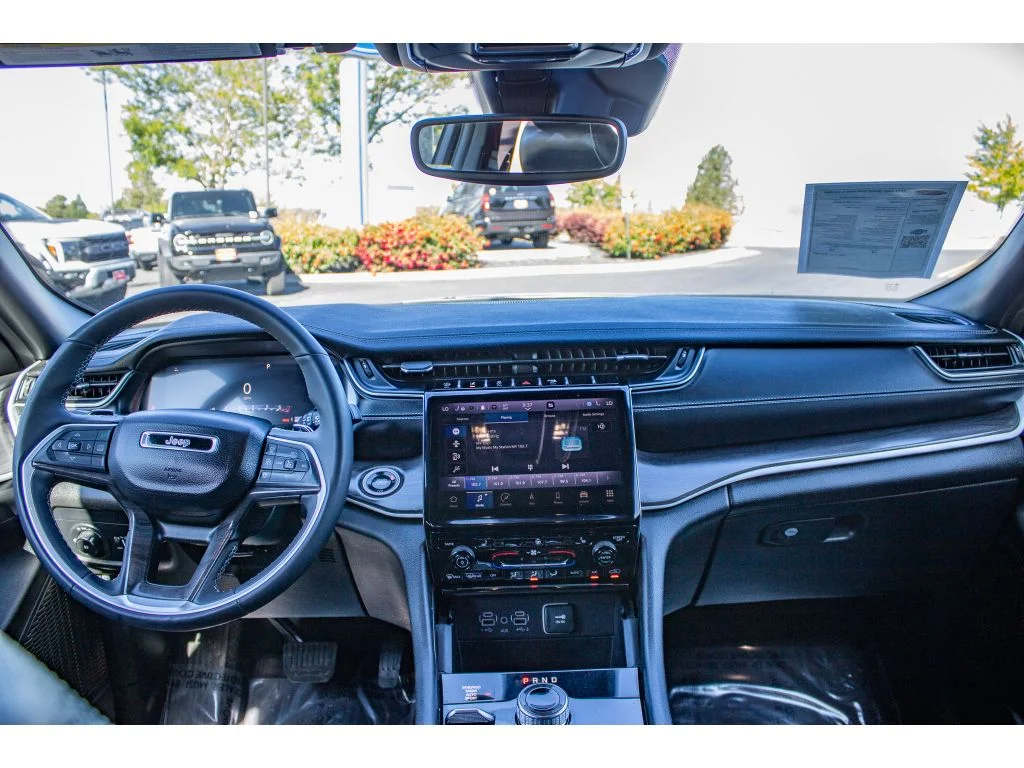 Used 2024 Silver Zynith Jeep Limited image 24