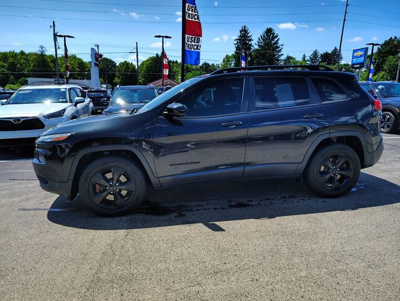 Used 2016 Black Jeep Latitude image 8