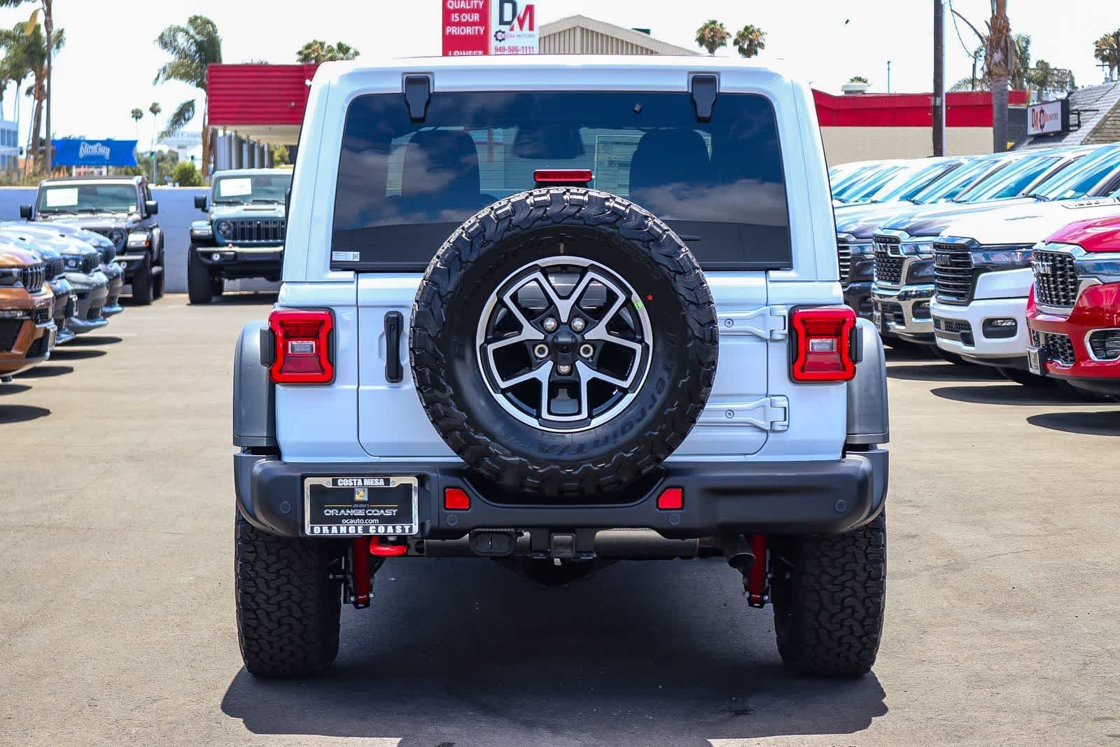New 2026 Bright White Clear-Coat Exterior Paint Jeep Rubicon image 5