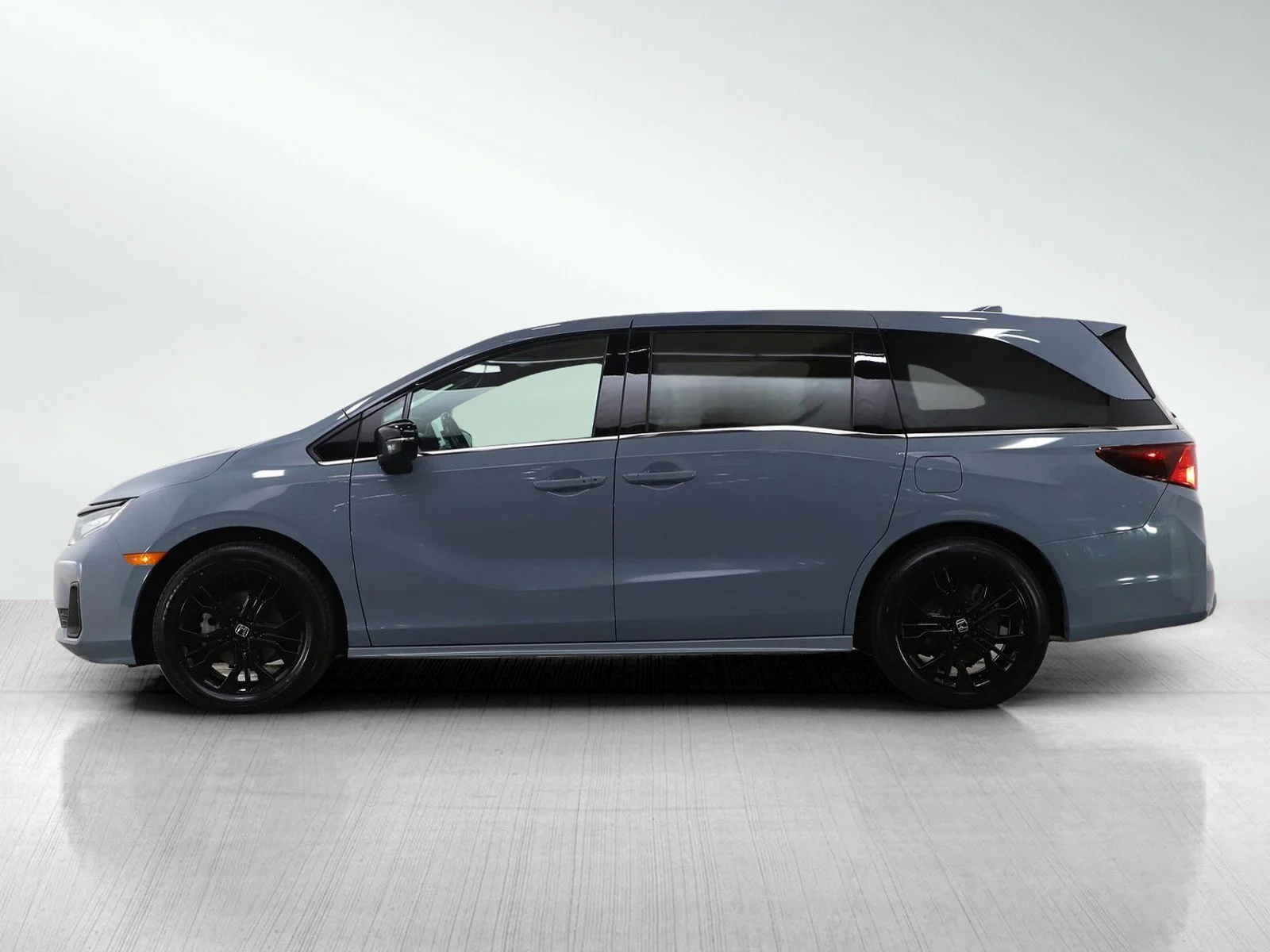 Used 2025 Honda Odyssey Sport L with VIN 5FNRL6H7XSB051318 for sale in Burnsville, Minnesota