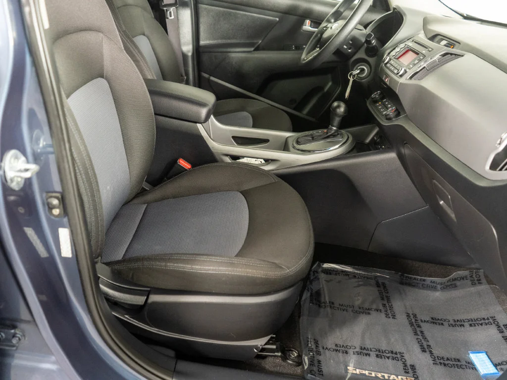 Used 2015 Blue Kia LX image 8