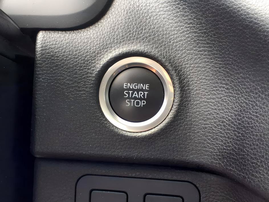 Used 2023 Ice Cap Toyota SR5 image 23