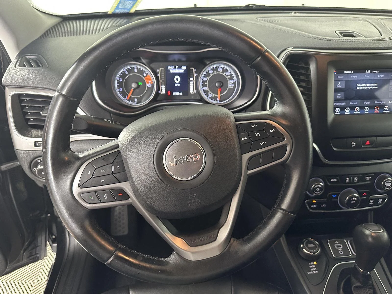 Used 2019 Diamond Black Crystal Pearlcoat Jeep Latitude Plus image 6