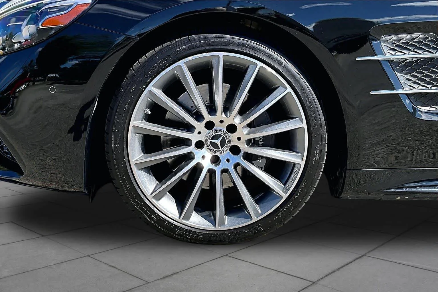 Used 2018 Black Mercedes-Benz SL 550 image 10