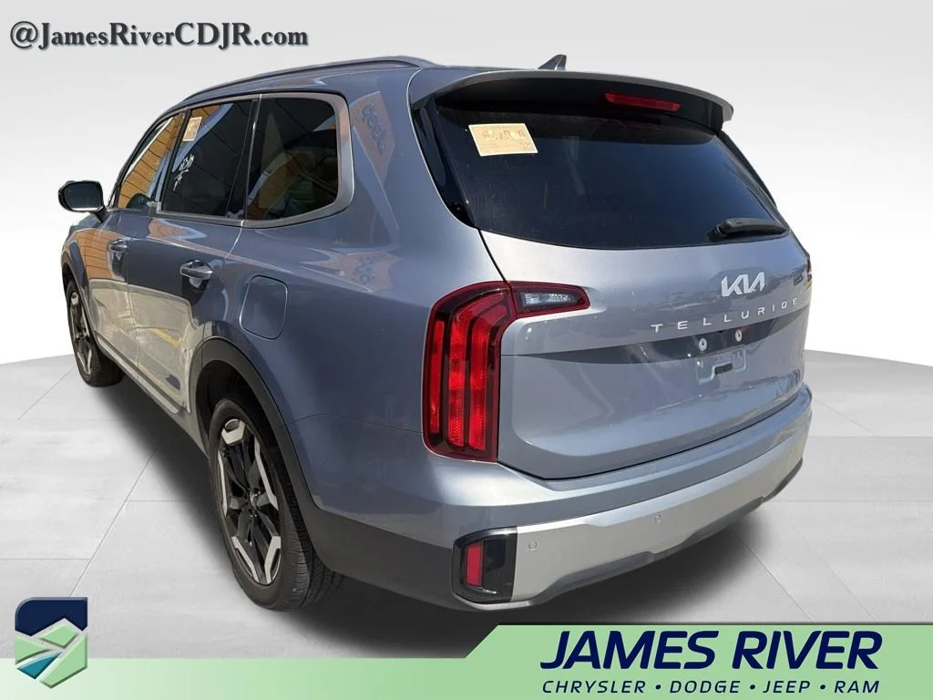 Used 2023 Silver Kia S image 8
